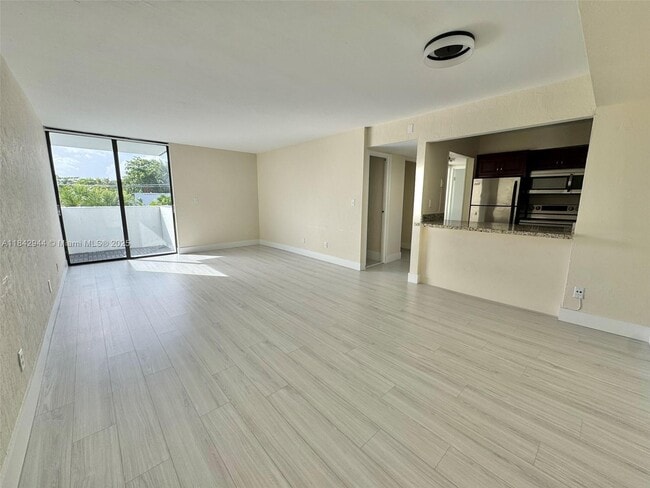 Photo - 2715 Tigertail Ave Unit 404
