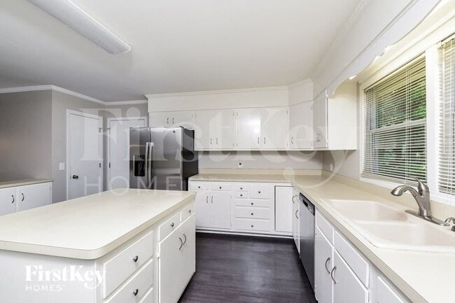 Photo - 4609 Oakcliffe Rd