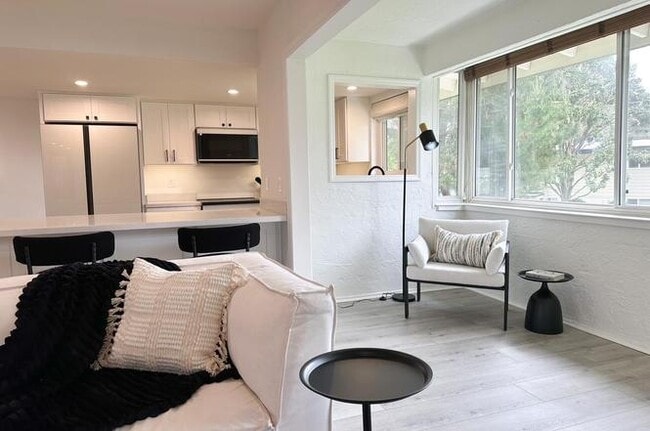 Building Photo - Pormat