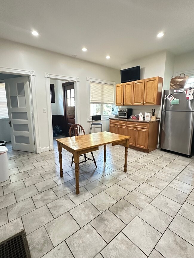 Building Photo - 27 Orkney Rd Unit #1 Rental