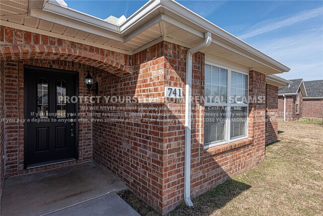 Photo - 741 Harvest St