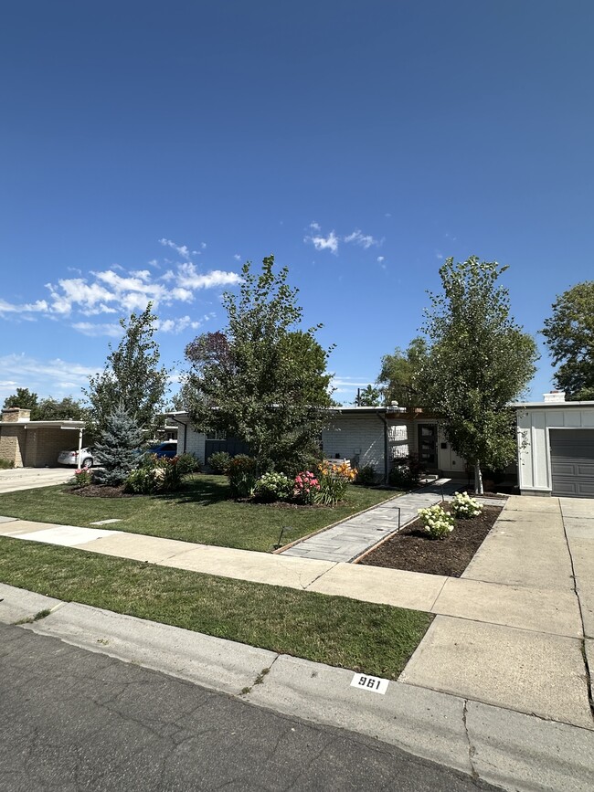 Photo - 961 E 5650 S