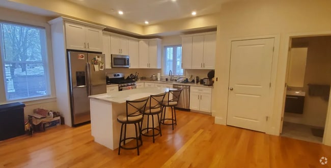 Building Photo - 7 Sparhawk St Unit B Rental