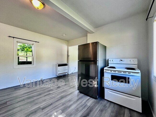 Photo - 1360-1360 Latta Rd
