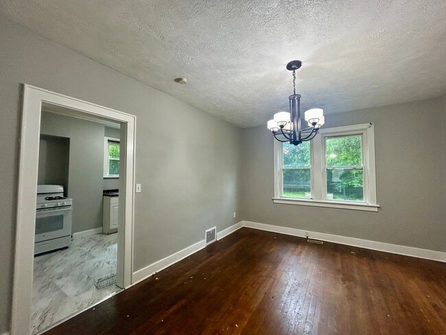 Photo - 1311 Oakhill St
