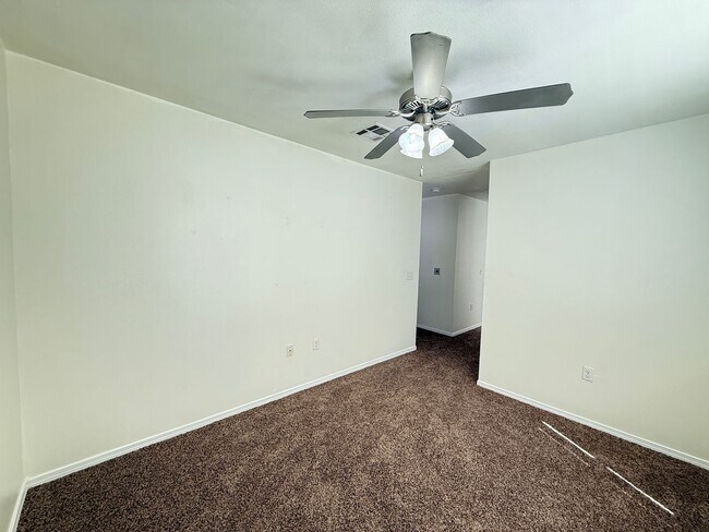 Photo - Diana Drive Apartments