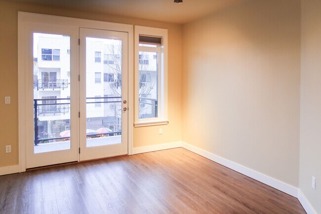 Photo - Lakeside 2BR Condo with Modern Finishes & ... Unit 306