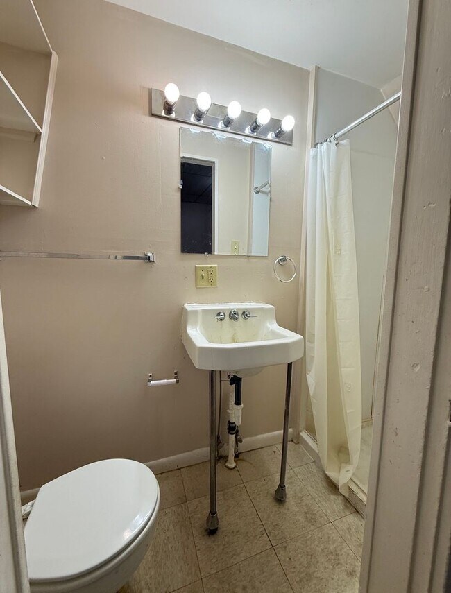 Photo - KEE - 909-911 N 10th Unit 909 - Apt 1