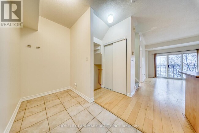 Photo - 1496 Victoria Park Ave