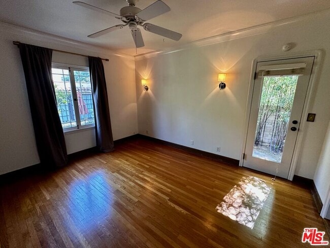 Photo - 2012 Manning Ave