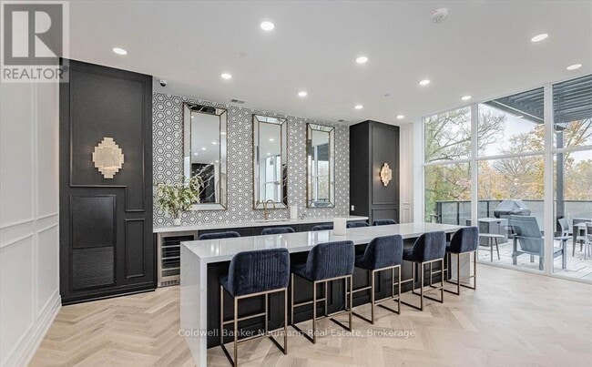 Photo - 71 Wyndham St S Unit 907