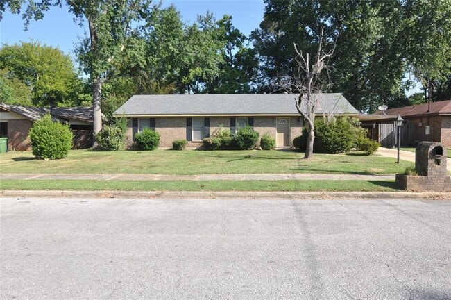 Building Photo - 2737 S Wallace Dr