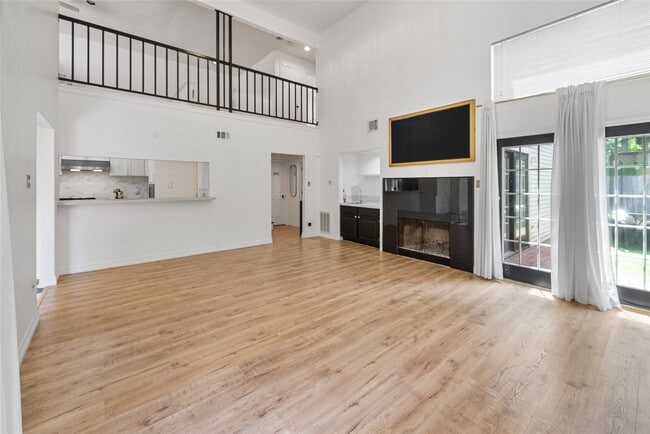 Building Photo - 8033 Oakwood Forest Dr Rental