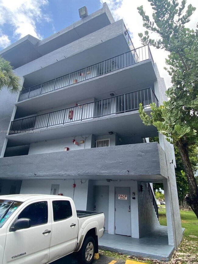 Building Photo - 310 Fontainebleau Blvd Unit 506 Rental