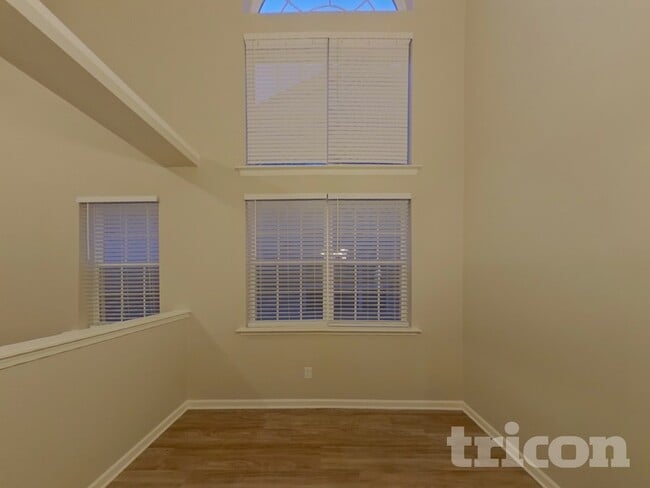 Photo - 4908 Abercromby St