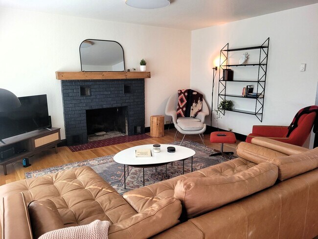 Photo - Charming Single-level Home, Fully Furnished + WIFI. Convenient NE Location! Pilot Butte, Downtown.