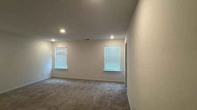 Photo - 145 Star Ct