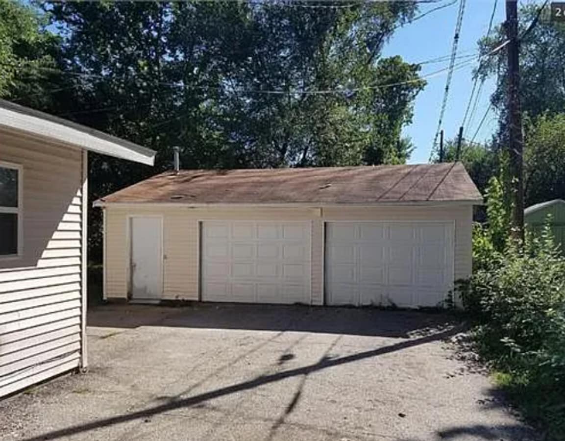 Photo - Available November 2025. 3 bedroom, 1 bath...