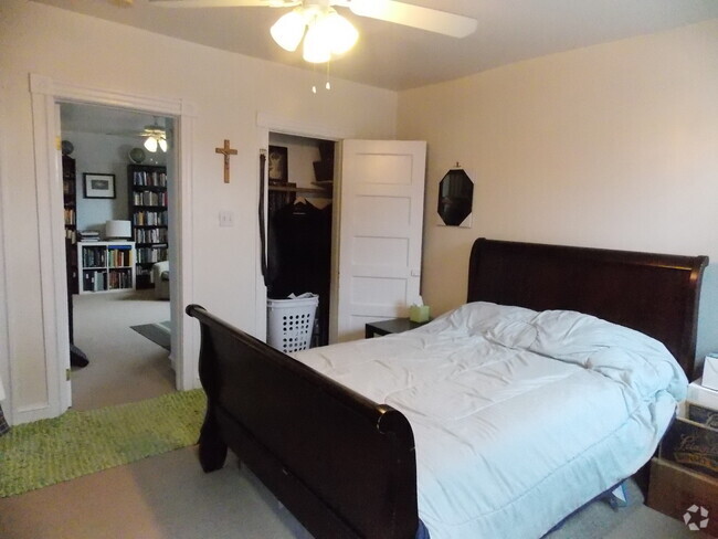 Building Photo - 3601 Keswick Rd Unit 2 Rental