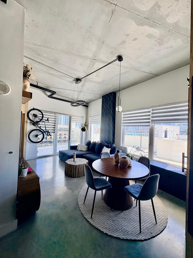 Photo - 10 SW South River Dr Unidad 603