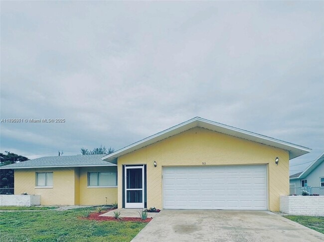 Photo - 915 SE 20th St