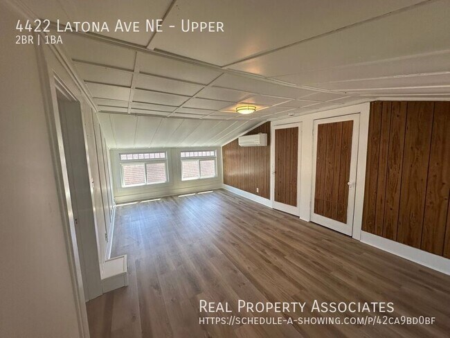 Photo - 4422 Latona Ave NE Unidad Upper