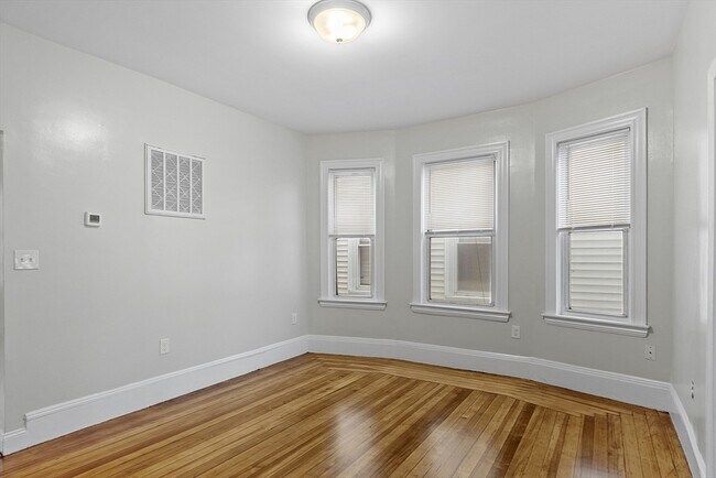 Photo - 237 Walnut St Unit 2