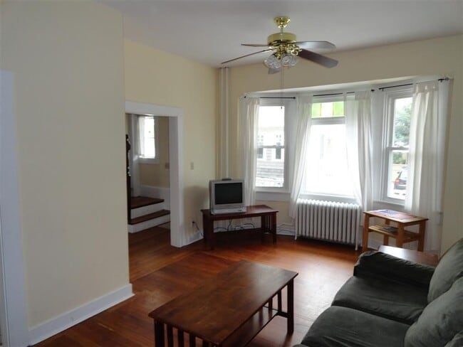 10 Dixon St