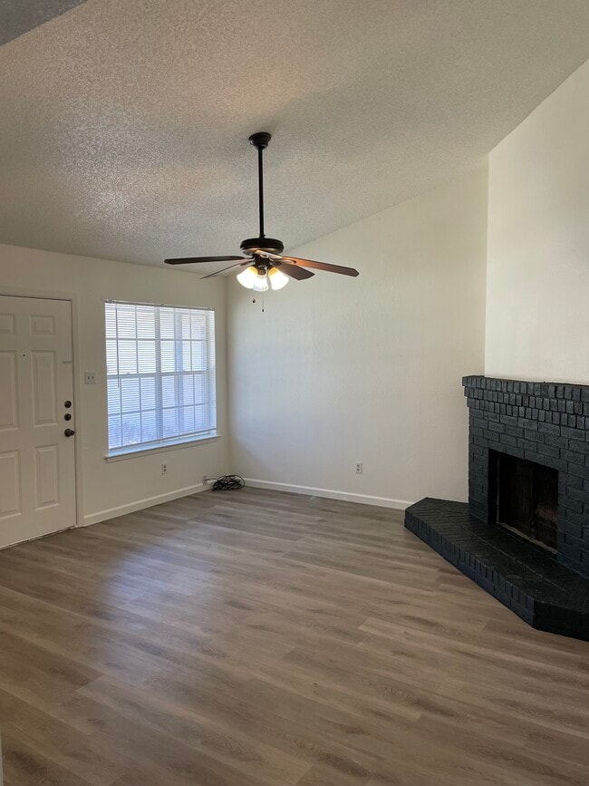 Building Photo - 412 Greenlawn Blvd