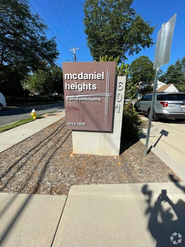 Building Photo - McDaniel Heights Condo Unit 12D Downtown...