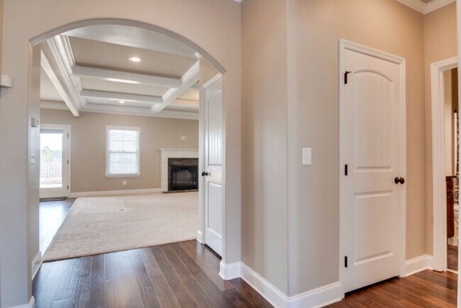 Photo - 260 Wentworth Pl