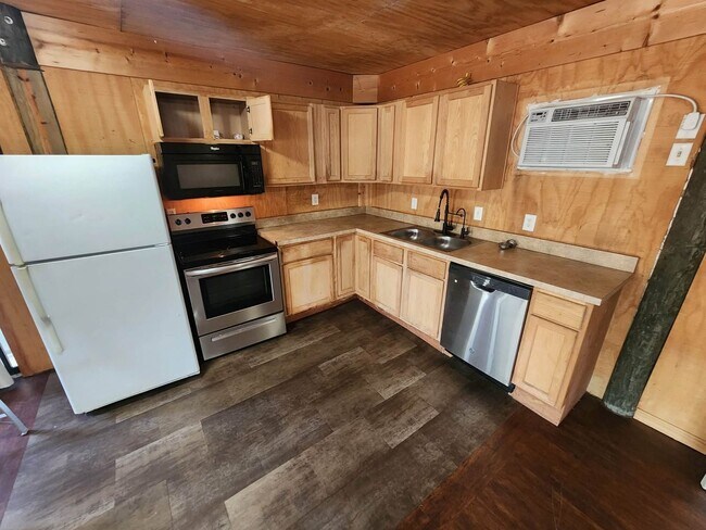 Photo - Beautiful 1Bedroom Bungalow next to Lake Hutchinson in Keystone Heights available May 8th