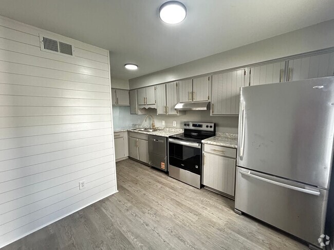 Building Photo - Willow Trace Apartments - D3 Unit D3