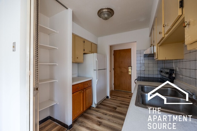 Photo - 6250 N Kenmore Ave Unidad 305