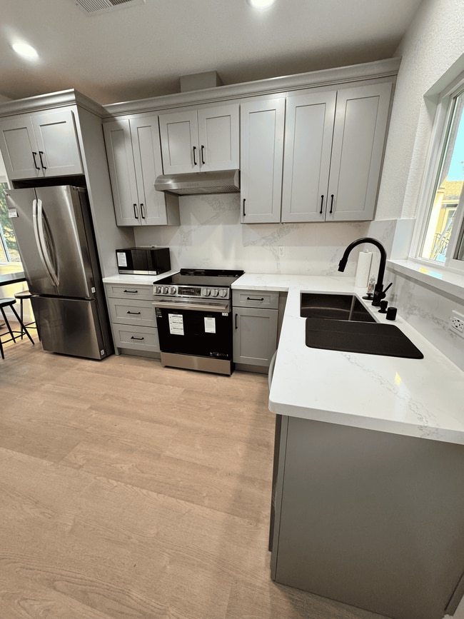 Photo - 1053 Brommer St