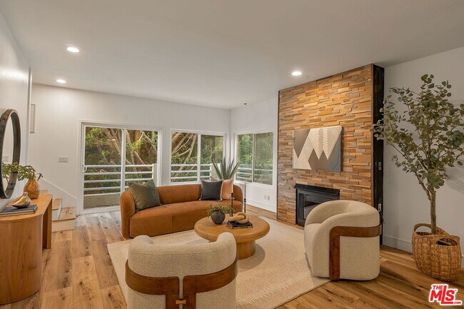 1160 Granville Ave Unit 104