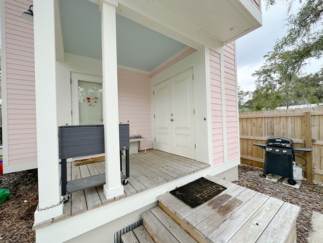 Photo - Porter's Parkside -  2 Bedroom, 2 Bathroom...