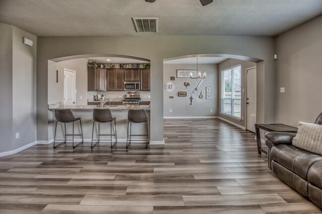 Photo - 1011 Harvest Ln.