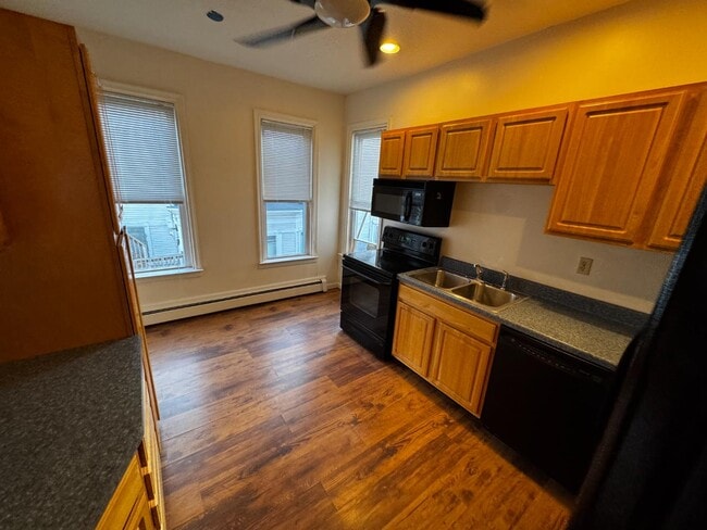 Photo - 337 E 2nd St