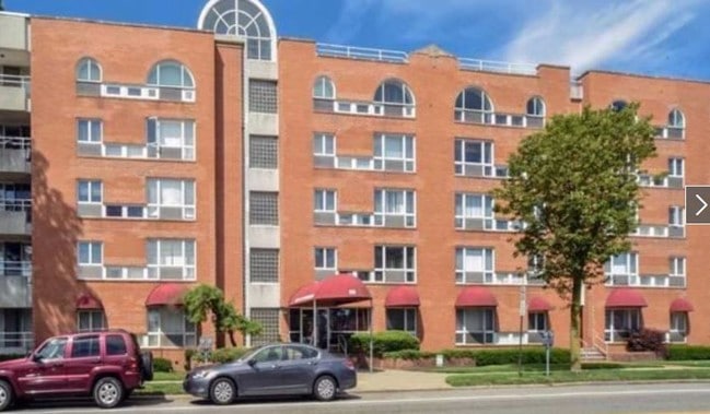 Building Photo - 205 Mineola Blvd Unit D