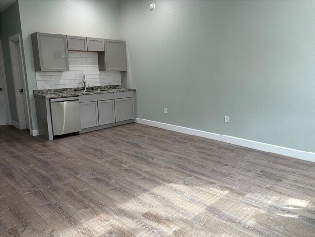 Photo - 120 Boxwoods Ln