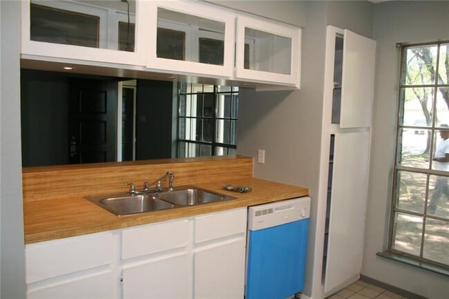 Photo - 103 Cloudview Dr