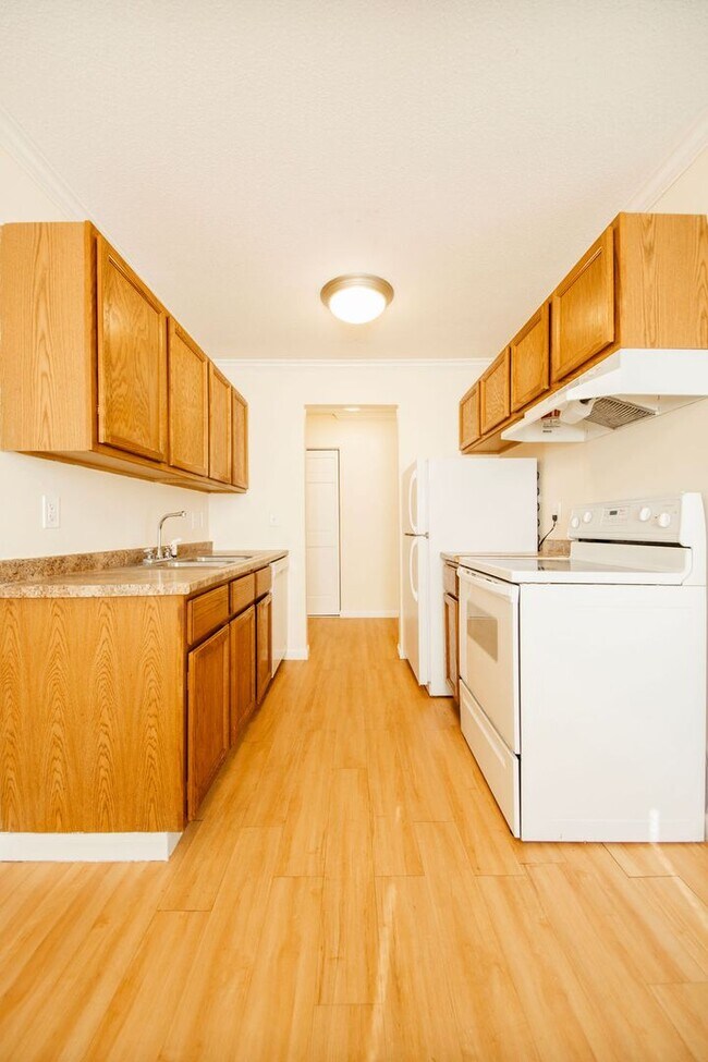 Photo - Excelsior Manor Apartments