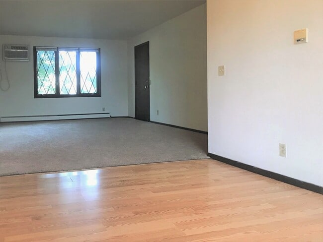 Photo - 2355 Chalet Gardens Rd