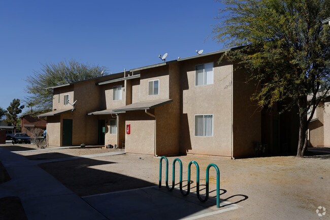 Photo - Thunderbird Apartments