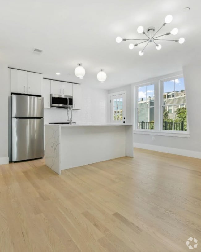 Building Photo - 227 Princeton St Rental