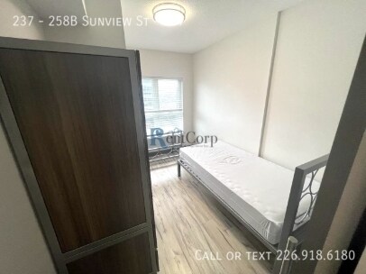 Photo - 258B-258B Sunview St