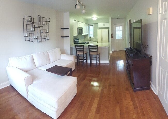 Building Photo - 7 Augusta Dr Unit 7