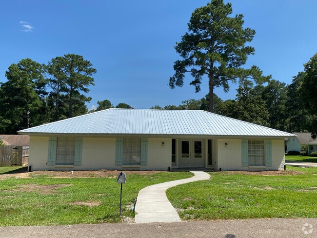 Building Photo - 200 Poplar Dr Rental