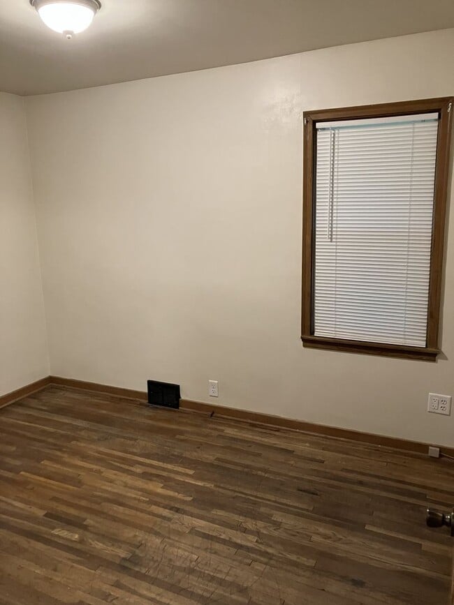 Photo - 605 13th St SW Unit Apt #1